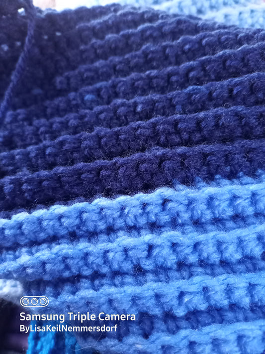Schal handgehackelt